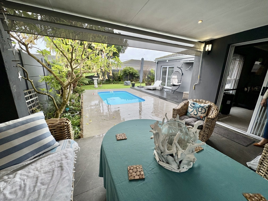3 Bedroom Property for Sale in Sunningdale Western Cape